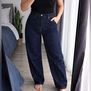 Uniqlo High-Rise Barrel Jeans in Dark Indigo